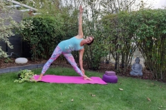 2019-Yoga-Steffi-Trikonasan
